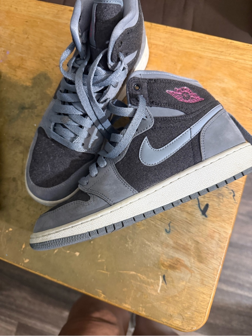 Nike Mid-Top Sneakers in Gray with Pink Wings Logo